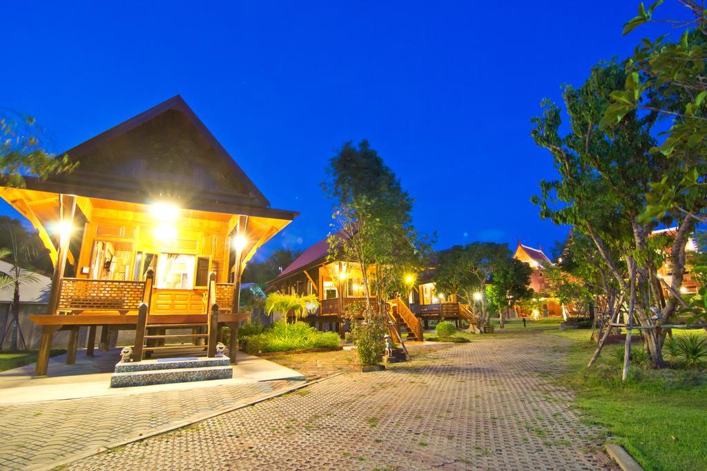 Ban Huai Yai Bueng Bua Thong Resort מראה חיצוני תמונה